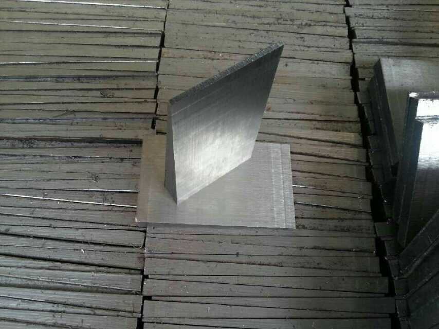 新疆客户订购了一批斜垫铁